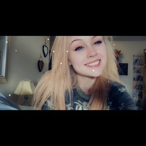 Meet your Posher, Claudia